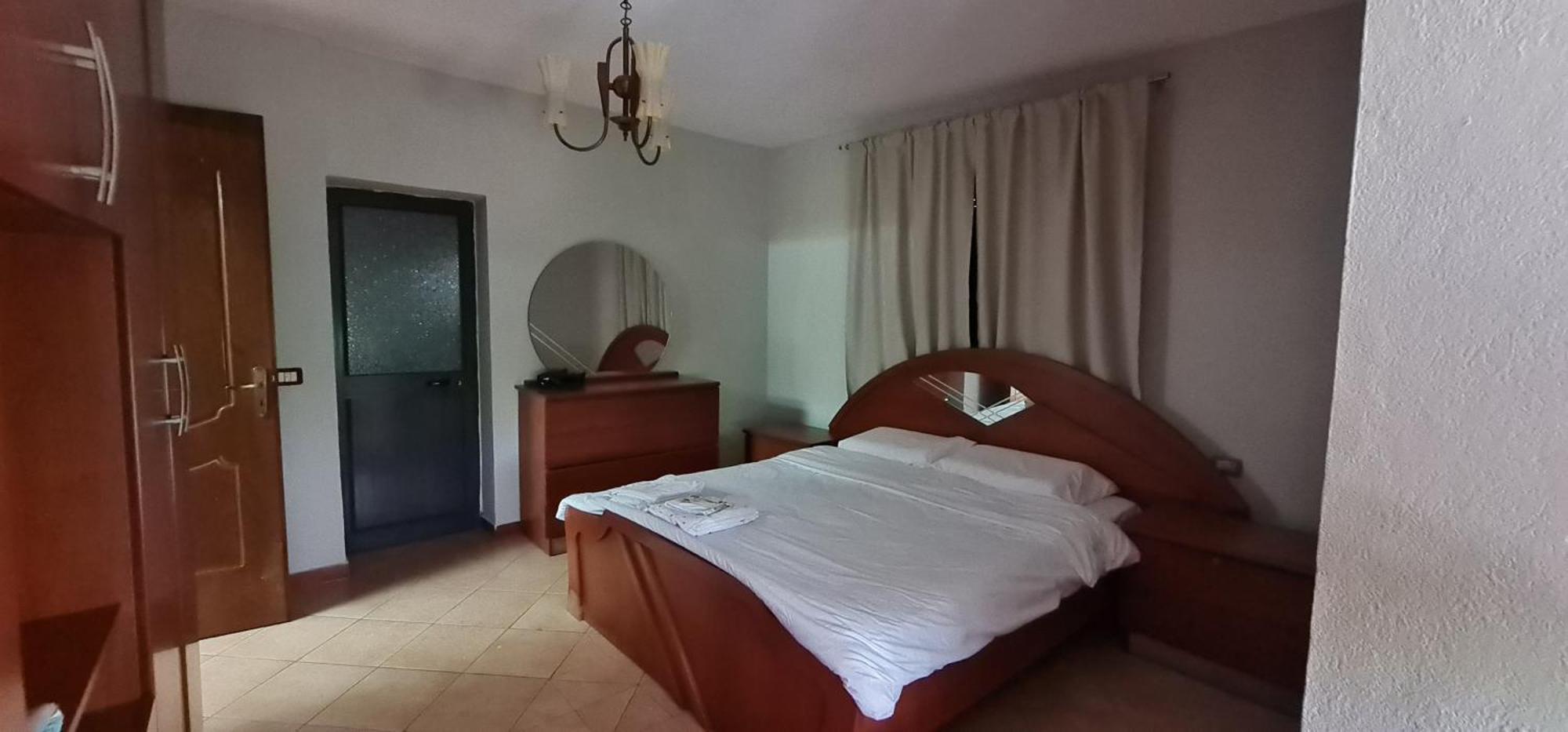 Calmly, Spacious Apartment Next To Usa Embassy Tirana Zimmer foto
